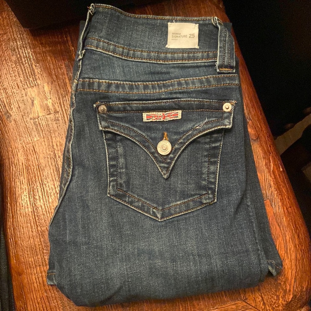 Hudson Signature Mid-Rise Bootcut Jean size 25